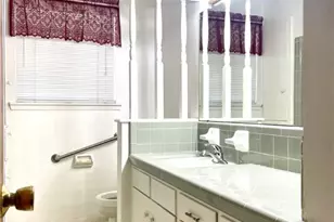 725 Westwood Dr, Port Lavaca, TX 77979 - Photo 8