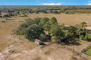1733 Co Rd 284, Edna, TX 77957 - Photo 8