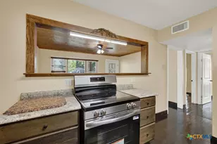 927 N Union Ave, New Braunfels, TX 78130 - Photo 12