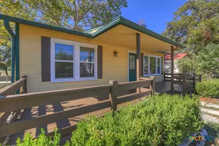 927 N Union Ave, New Braunfels, TX 78130 - Photo 4