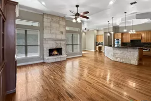 386 Wentworth, Spring Branch, TX 78070 - Photo 4