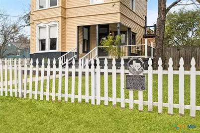 404 E 9th Avenue, Belton, TX 76513 - Photo 2