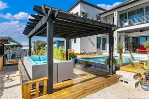 629 Lake Island Dr, Canyon Lake, TX 78133 - Photo 32