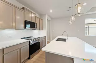 743 Langston Ln, New Braunfels, TX 78130 - Photo 6