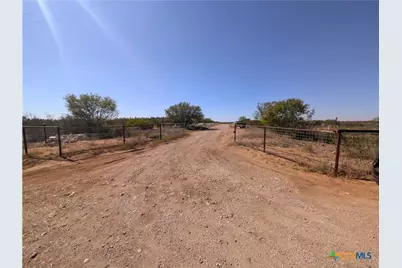 5570 Blackhill Road, Floresville, TX 78114 - Photo 4