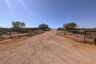 5570 Blackhill Rd, Floresville, TX 78114 - Photo 4