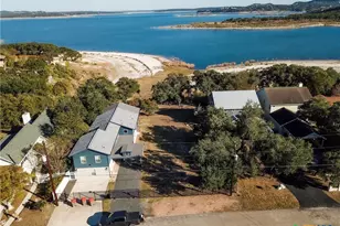 864 Lakebreeze Dr, Canyon Lake, TX 78133 - Photo 1