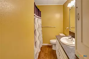 205 Lariat Ln, Victoria, TX 77901 - Photo 18