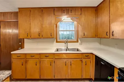 205 Lariat Lane, Victoria, TX 77901 - Photo 10