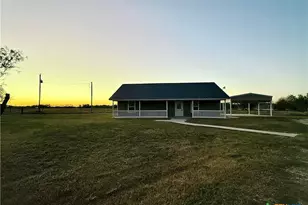 302 County Rd 422, Bartlett, TX 76511 - Photo 8