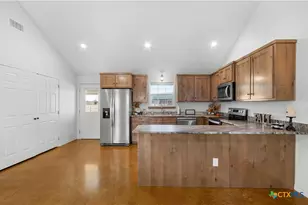 302 County Rd 422, Bartlett, TX 76511 - Photo 14