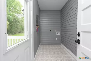 219 Thornton St, Gonzales, TX 78629 - Photo 16