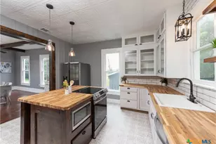 219 Thornton St, Gonzales, TX 78629 - Photo 14