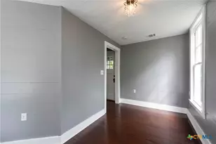 219 Thornton St, Gonzales, TX 78629 - Photo 18