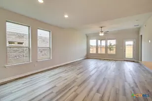 2114 Shepards St, Seguin, TX 78155 - Photo 8