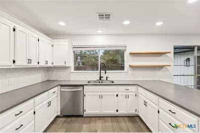 1939 Wayside Drive, Seguin, TX 78155 - Photo 10