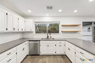 1939 Wayside Dr, Seguin, TX 78155 - Photo 10