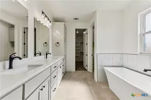 11060 Eagle Walk Blvd, Salado, TX 76571 - Photo 32