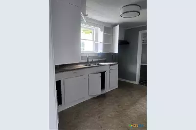 706 E Virginia, Victoria, TX 77901 - Photo 2