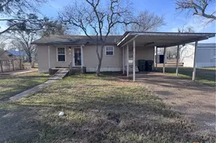 609 E Sarah St, Cuero, TX 77954 - Photo 14