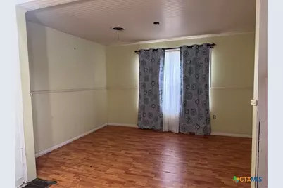 609 E Sarah Street, Cuero, TX 77954 - Photo 8