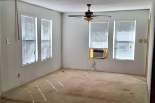 609 E Sarah St, Cuero, TX 77954 - Photo 8