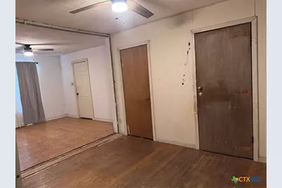 609 E Sarah Street, Cuero, TX 77954 - Photo 10