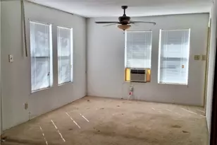 609 E Sarah St, Cuero, TX 77954 - Photo 8