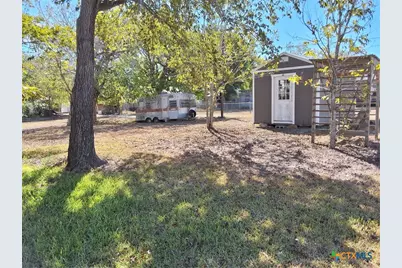 609 E Sarah Street, Cuero, TX 77954 - Photo 4