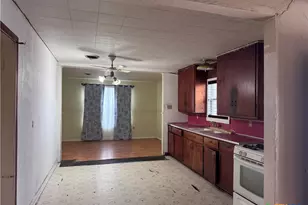 609 E Sarah St, Cuero, TX 77954 - Photo 6