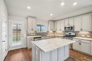 2034 Egret Ave, New Braunfels, TX 78132 - Photo 16