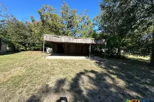 612 S East St, Edna, TX 77957 - Photo 4