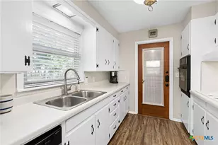 2052 Gruene Rd, New Braunfels, TX 78130 - Photo 16