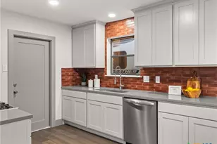 14 Country Club Cir, New Braunfels, TX 78130 - Photo 12