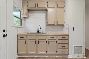 1203 S 5th St, Temple, TX 76504 - Photo 8