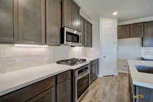 2133 Shepard St, Seguin, TX 78155 - Photo 4