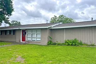 701 Gardenia Ln, Victoria, TX 77904 - Photo 1