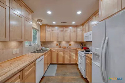 123 Bowie Trail, Luling, TX 78648 - Photo 14