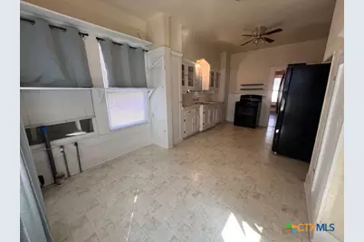 163 N Sycamore Avenue, New Braunfels, TX 78130 - Photo 10