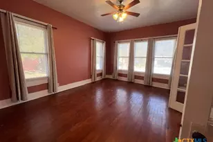 163 N Sycamore Ave, New Braunfels, TX 78130 - Photo 6