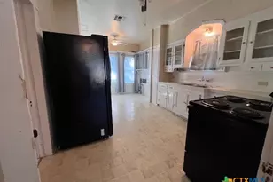 163 N Sycamore Ave, New Braunfels, TX 78130 - Photo 8