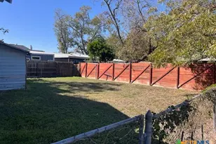 163 N Sycamore Ave, New Braunfels, TX 78130 - Photo 16