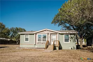 204 W Texas St, Cuero, TX 77954 - Photo 2
