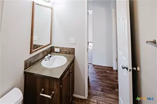 204 W Texas St, Cuero, TX 77954 - Photo 20