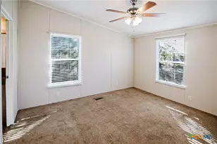 204 W Texas St, Cuero, TX 77954 - Photo 10