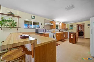 190 Turnaround Rd, Seguin, TX 78155 - Photo 12