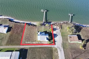 15 Alley Way, Port Lavaca, TX 77979 - Photo 2