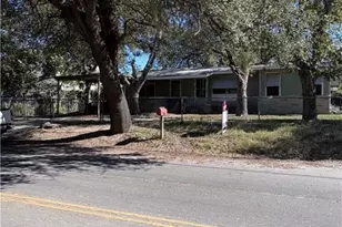 878 E Torrey St, New Braunfels, TX 78130 - Photo 2