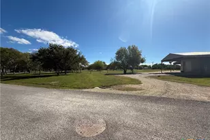 407 Oakland Ave, Seadrift, TX 77983 - Photo 10