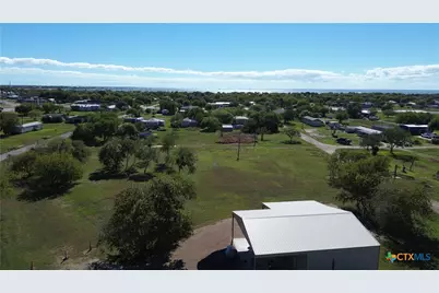 407 Oakland Avenue, Seadrift, TX 77983 - Photo 2